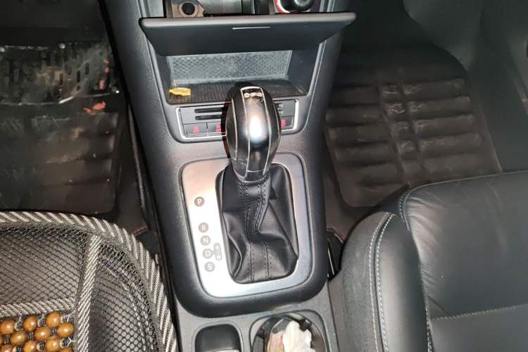 Used Volkswagen Tiguan 2016 280TSI Automatic Two-Wheel Drive Silk Road Comfort Edition Gear Lever