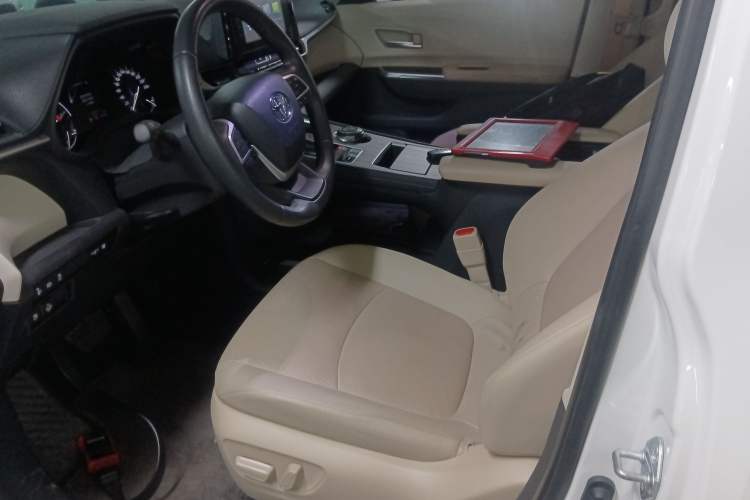 Used Toyota SIENNA 2023 2.5L Hybrid Luxury Edition