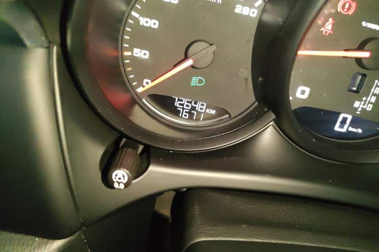 Used Porsche Macan 2020 Macan 2.0T Odometer Close Up