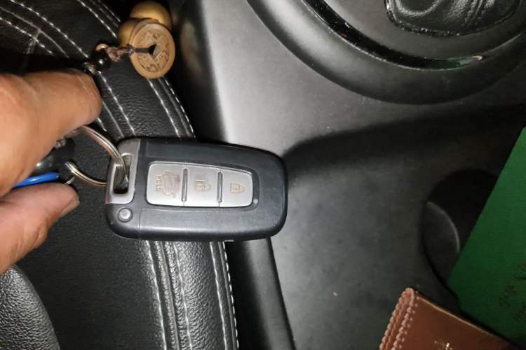 Used Kia Sportage R 2014 2.0L Automatic Two-Wheel Drive DLX Vehicle Key