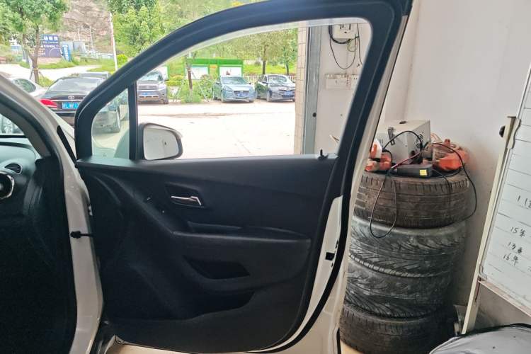 Used Chevrolet Trax 2016 1.4T Automatic Two-Wheel Drive Comfort Version with Sunroof