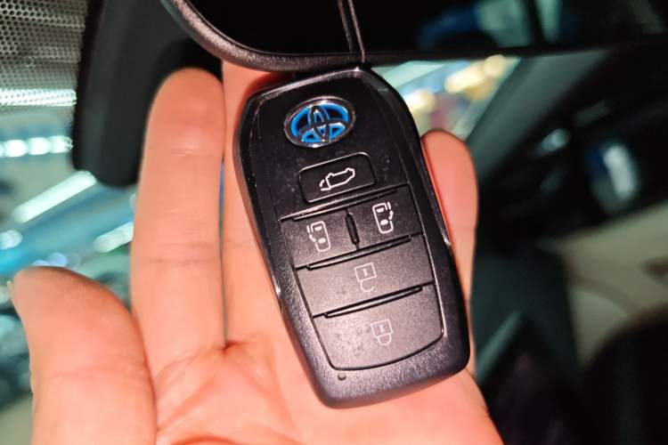 Used Toyota Granvia 2022 2.5L Hybrid Premium Edition