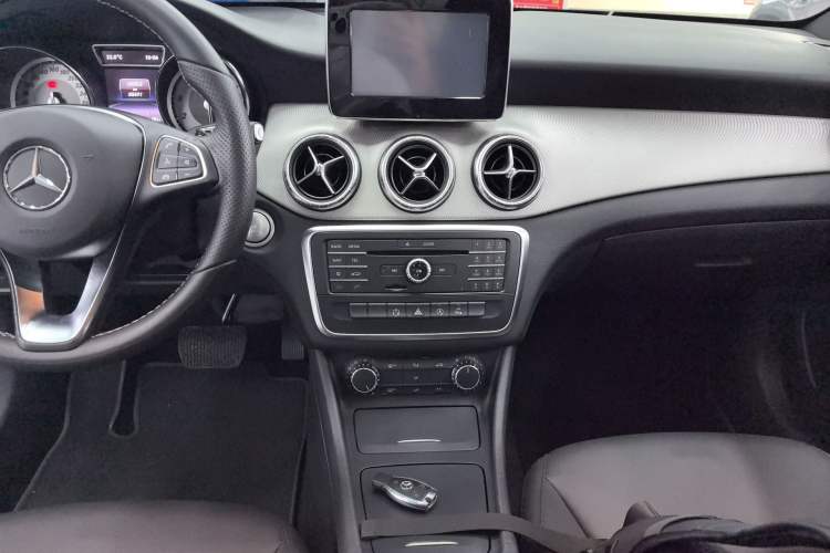 Used Mercedes-Benz CLA 2015 CLA 200
