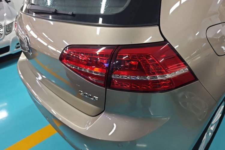 Used Volkswagen Golf 2016 1.6L Automatic Fashion Model Exterior 3