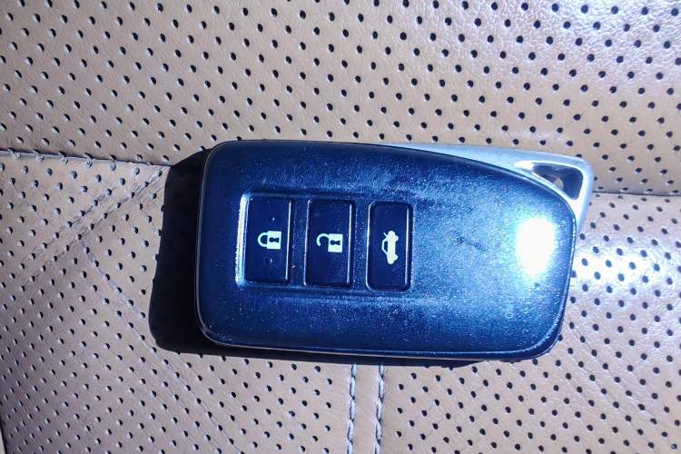 Used Lexus ES 2017 300h Mark Levinson Luxury Edition