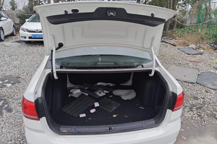 Used Volkswagen Lavida 2015 1.6L Automatic Comfort Edition
