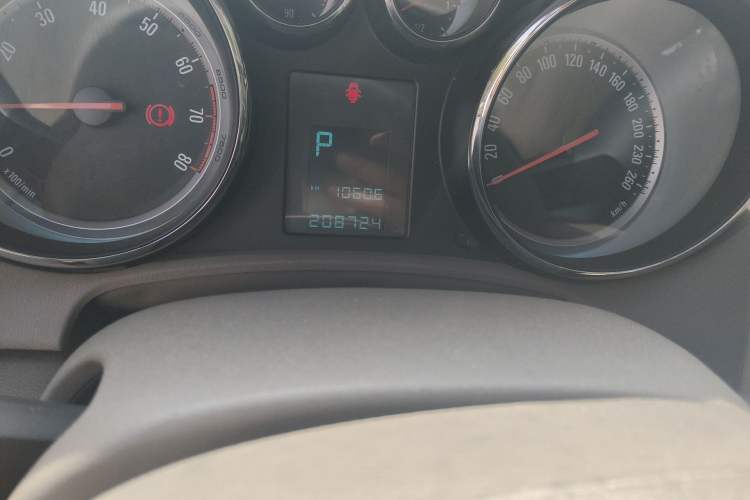 Used Buick GT 2012 GT 1.6L Automatic Fashion Edition Odometer Close Up