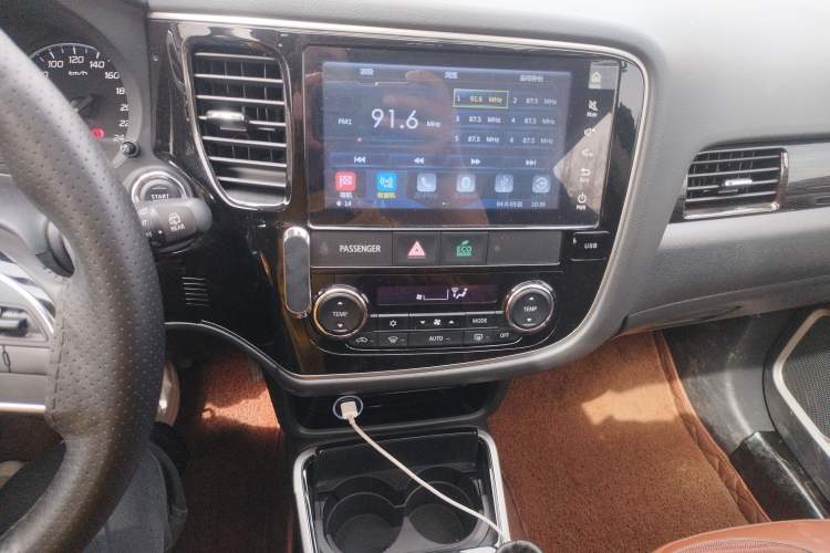 Used Mitsubishi Outlander 2018 2.4L 4x4 Elite Edition 5 Seats Audio And AC Panel