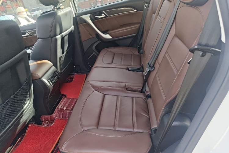 Used Haval H9 2016 2.0T Four-Wheel Drive Luxury 7-Seater Interior 4