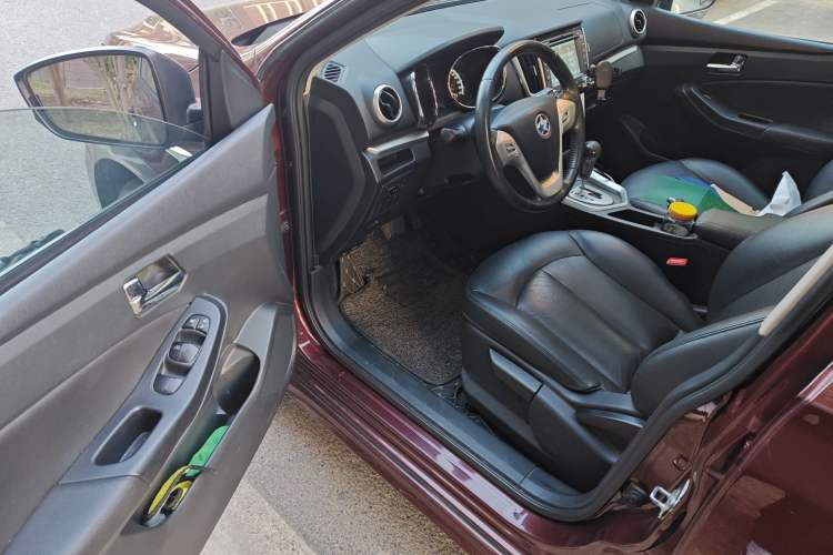 Used Venucia T70 2015 2.0L CVT Smart Edition Driver Seat