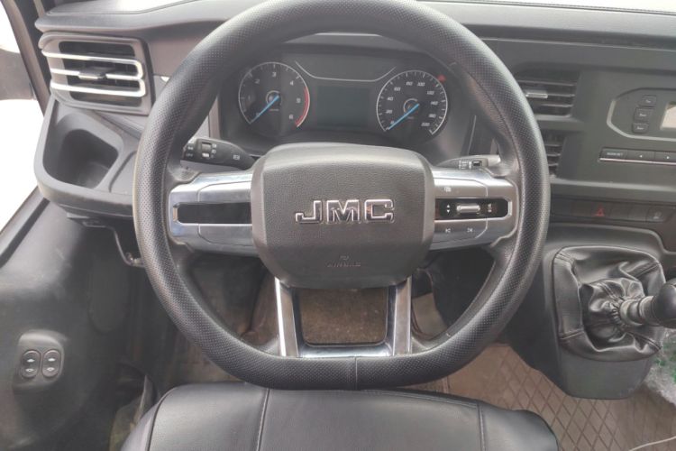 Used JMC Fushun 2023 2.0T Manual Short-Wheelbase Mid-Top Commercial Multi-Purpose 6-Seater Passenger Vehicle Steering Wheel