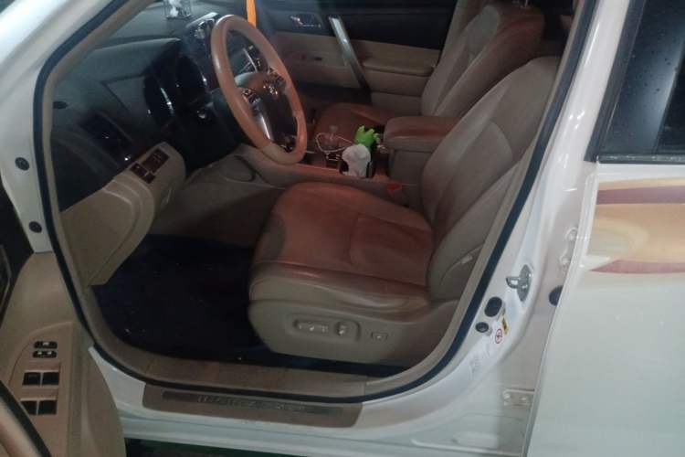 Used Toyota Highlander 2012 2.7L Two-Wheel Drive 7-Seater Luxury Edition
