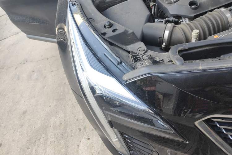 Used Cadillac XT4 2018 28T Two-Wheel-Drive Luxury Model