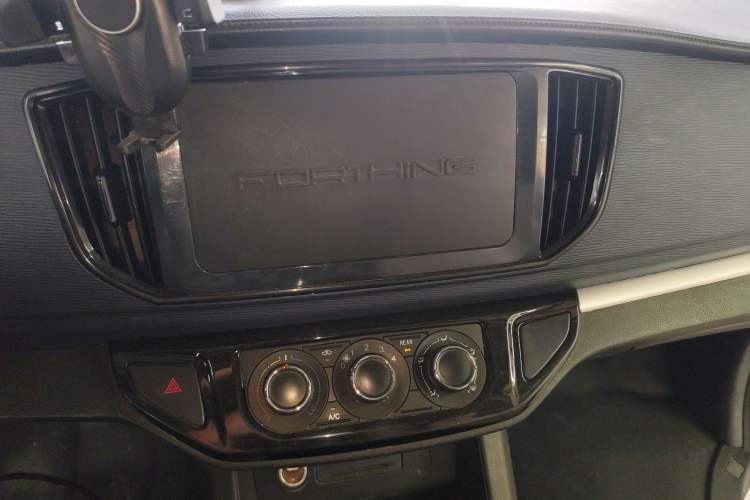 Used FORTHING Lingzhi 2023 M5 1.6L Practical Model 5 Seats
