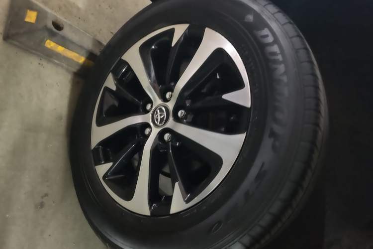 Used Toyota RAV4 2016 2.0L CVT Two-Wheel Drive Fashion Edition China V Standard Exterior 5