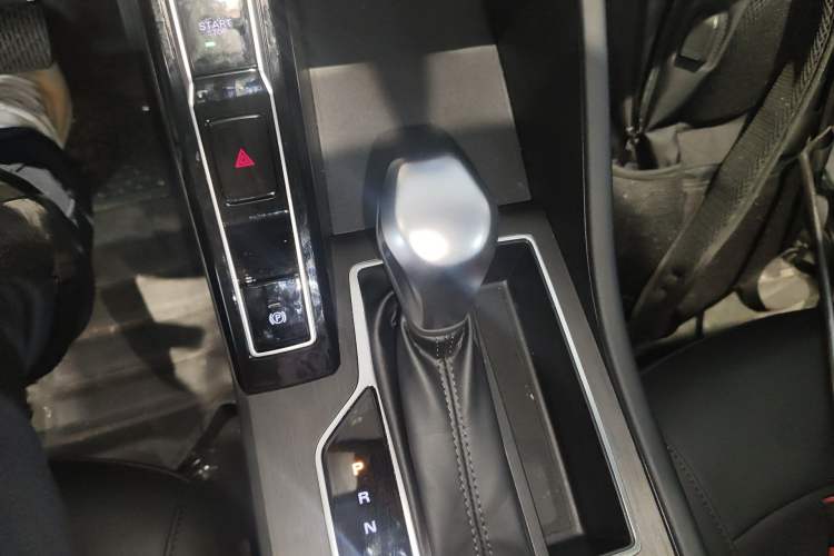 Used Roewe i5 2023 1.5L CVT Luxury Edition Gear Lever