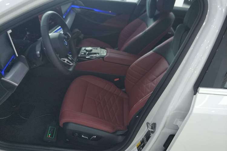 Used BMW i5 2025 eDrive 40L M Sport Package Left Front Seat