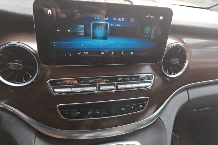 Used Mercedes-Benz V-Class 2021 V 260 Avantgarde Edition