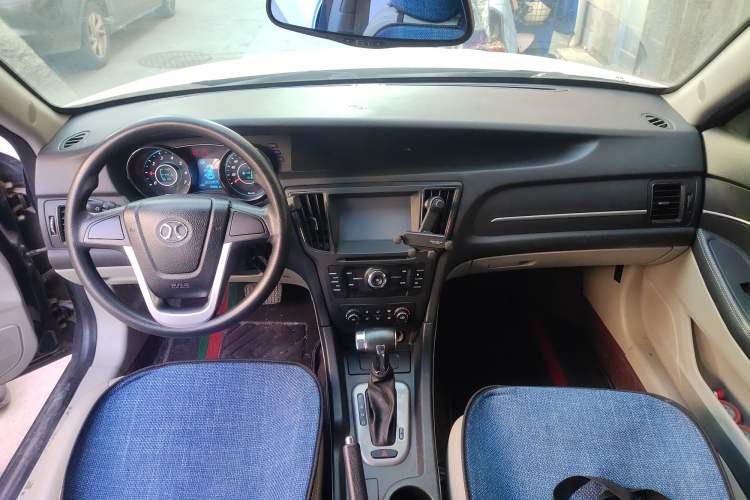 Used BAIC Senova D50 2014 1.5L CVT Standard Edition Center Console