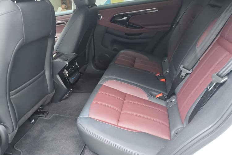 Used Land Rover Range Evoque 2023 Aurora L 249 PS Luxury Edition
