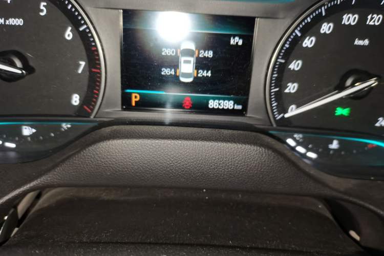 Used Buick GT 2019 15T Dual-Clutch Connected Elite Model China VI Odometer Close Up