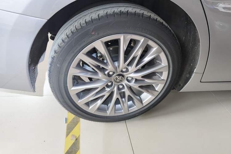 Used Toyota Avalon 2024 Dual-Motor 2.0L Luxury Edition Right Rear Wheel Hub