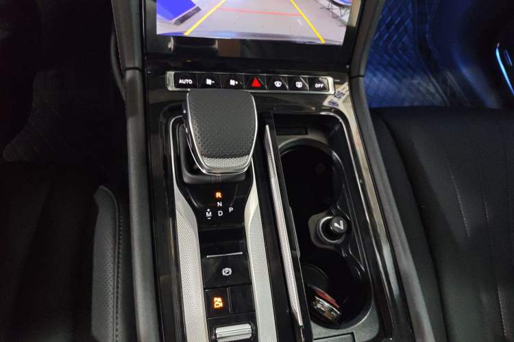 Used Hongqi H5 2025 2.0T Automatic Flag Edition – 500 000 Units Commemorative Version
