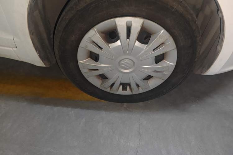 Used Suzuki Swift 2013 1.3L Manual Value Edition Right Front Wheel Hub