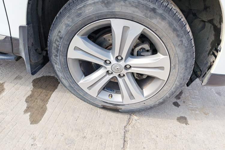 Used Toyota Highlander 2012 2.7L Two-Wheel Drive 7-Seater Luxury Edition Right Front Wheel Hub