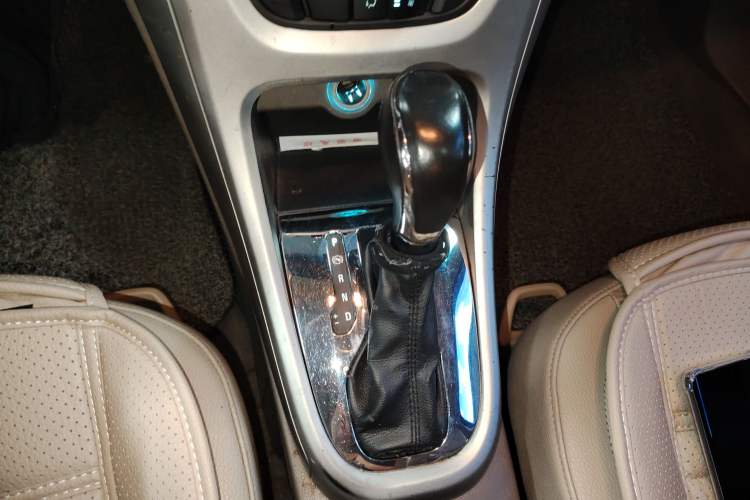 Used Buick GT 2010 GT 1.6L Automatic Fashion Edition Gear Lever