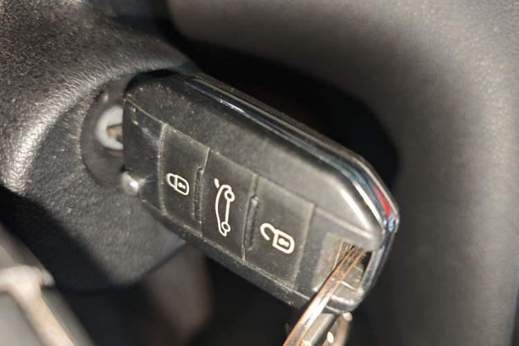 Used Peugeot 3008 2013 2.0L Automatic Trend Edition Interior 1