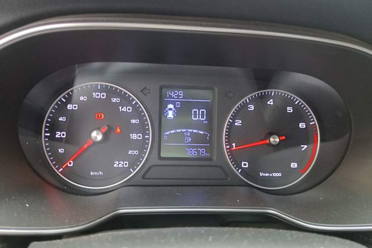 Used Roewe RX3 2018 1.6L Manual Internet Smart Edition
