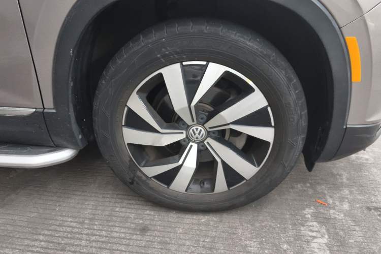 Used Volkswagen Tayron 2020 330TSI Two-Wheel Drive Luxury Smart Connectivity Version Right Front Wheel Hub