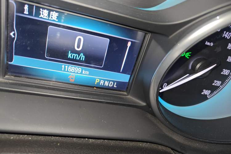 Used Buick Envision 2016 20T Two-Wheel-Drive Elite Model Odometer Close Up