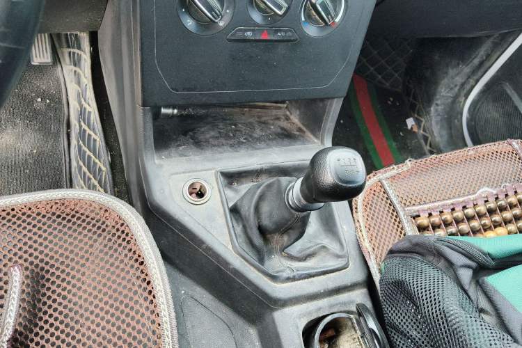 Used Wuling Zhengcheng 2022 2.0L Manual Entrepreneurial Version Gear Lever