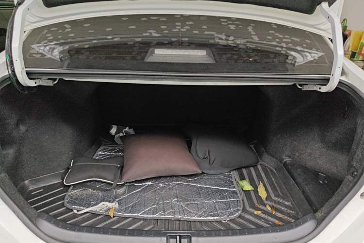 Used Toyota Corolla 2017 Revised Version 1.2T S-CVT GL Trunk