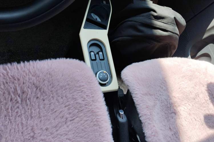 Used Wuling Hongguang MINIEV 2021 Macaron Fashion Model Lithium Iron Phosphate Gear Lever