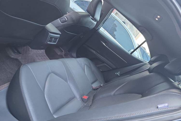 Used Toyota Camry 2023 2.0G Luxury Edition
