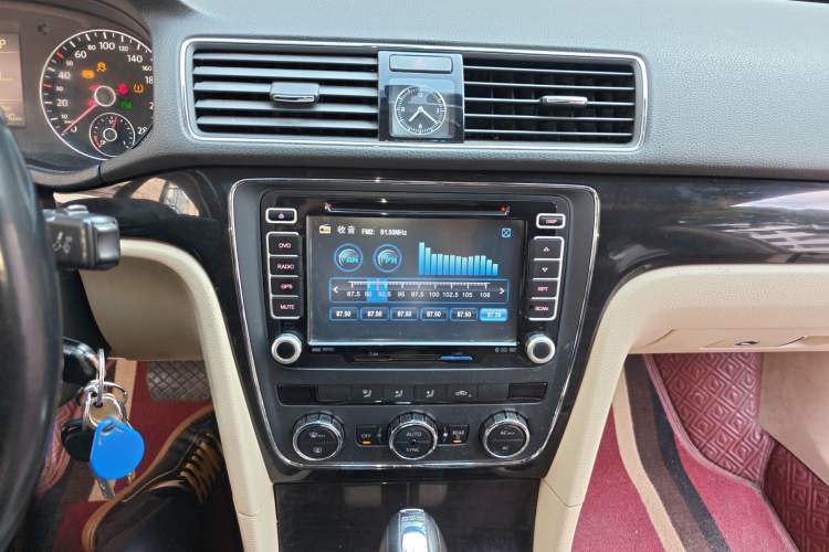 Used Volkswagen Passat 2011 1.8 TSI DSG Prestige Edition Audio And AC Panel