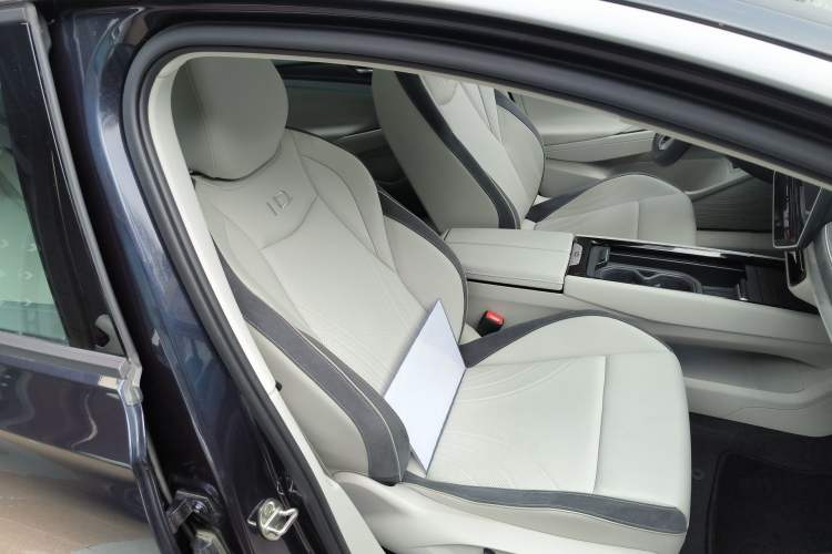 Used Volkswagen ID.7 VIZZION 2024 First Edition Right Front Seat