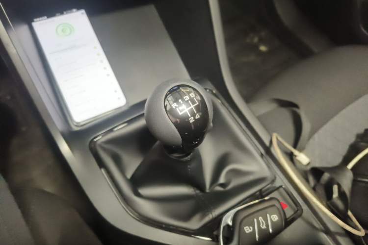 Used Roewe i5 2026 Model 1.5L Manual Comfort Version
