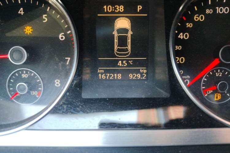 Used Volkswagen FAW-Volkswagen CC 2011 1.8TSI Luxury Model Odometer Close Up