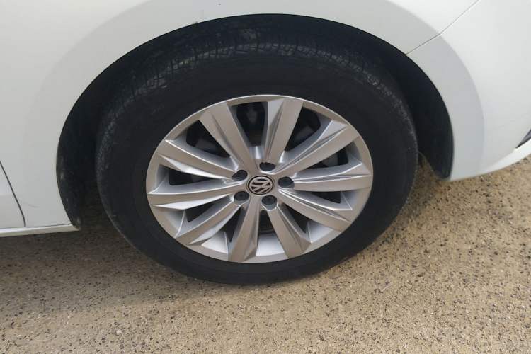 Used Volkswagen Bora 2020 1.5L Automatic Fashion Edition Right Front Wheel Hub
