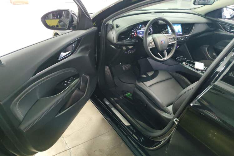 Used Buick Regal 2024 25T Deluxe Edition Driver Seat