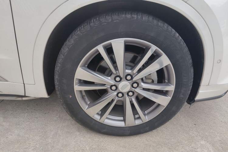 Used Cadillac XT6 2020 28T Six-Seater Four-Wheel-Drive Luxury Version Right Front Wheel Hub