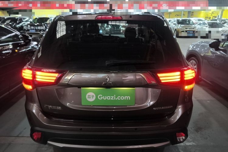 Used Mitsubishi Outlander 2018 2.0L Two-Wheel-Drive Jiale Edition 7-Seater Rear