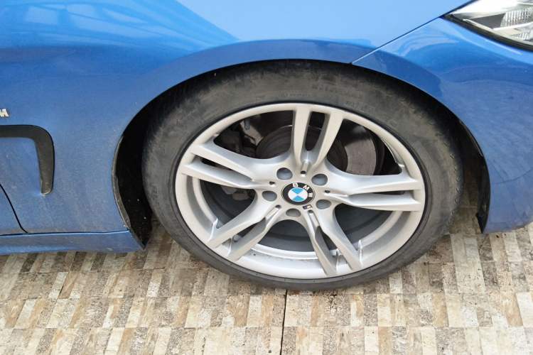 Used BMW 4 Series 2016 430i Convertible Design Package Right Front Wheel Hub