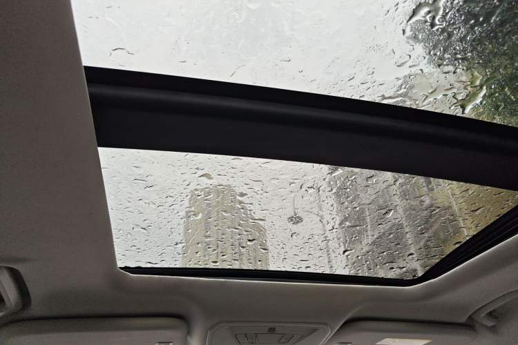 Used Ford Kuga 2018 Facelifted EcoBoost 180 Two-Wheel Drive Luxury Wing Edition Headliner