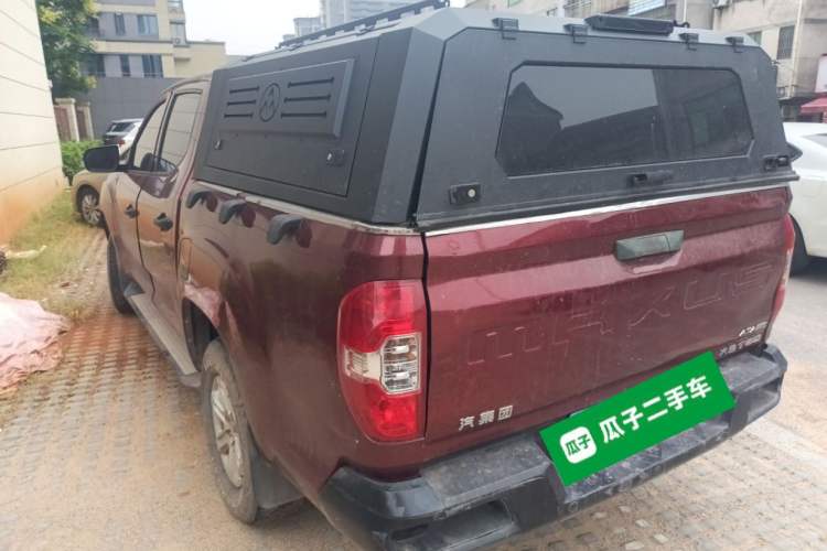 Used SAIC MAXUS T60 2017 2.8T Diesel Automatic Two-Wheel Drive High Ground Clearance Comfort Version Standard Cabin China V Emission Standard