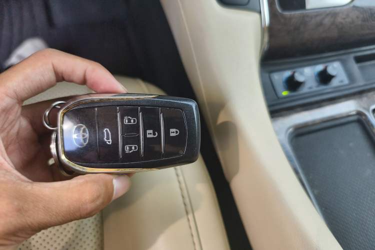 Used Toyota Vellfire 2020 Dual-Engine 2.5L HV Prestige Edition Vehicle Key